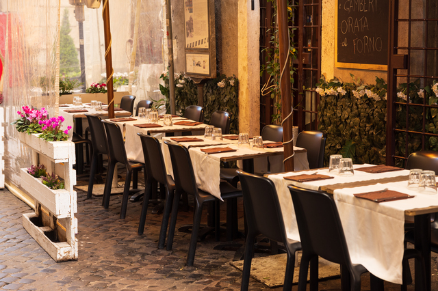 外国人が経営する飲食店の画像